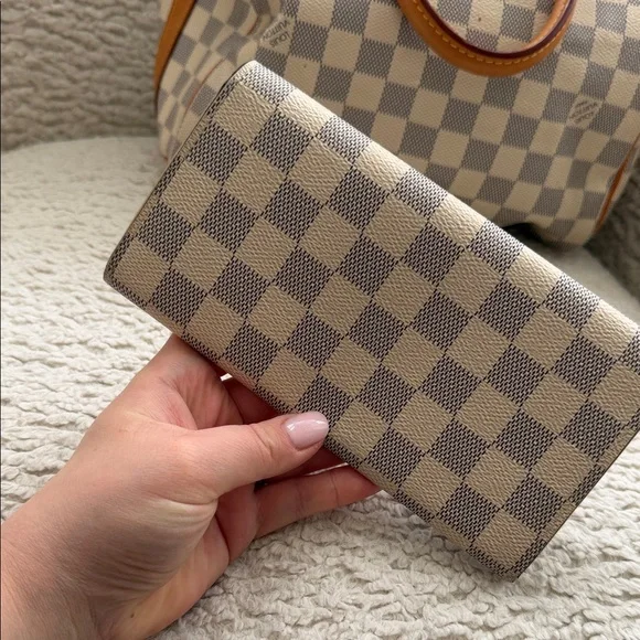 Louis Vuitton Emilie Wallet in white and pink - Picture 4 of 6